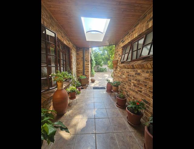4 BEDROOM HOUSE FOR SALE IN VANDERBIJLPARK SW 5